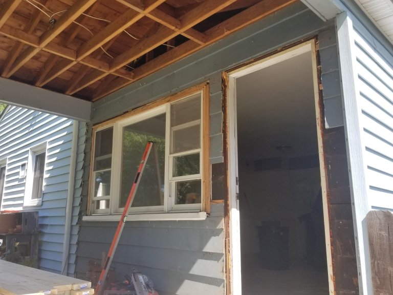 Exterior view of the home before the kitchen expansion